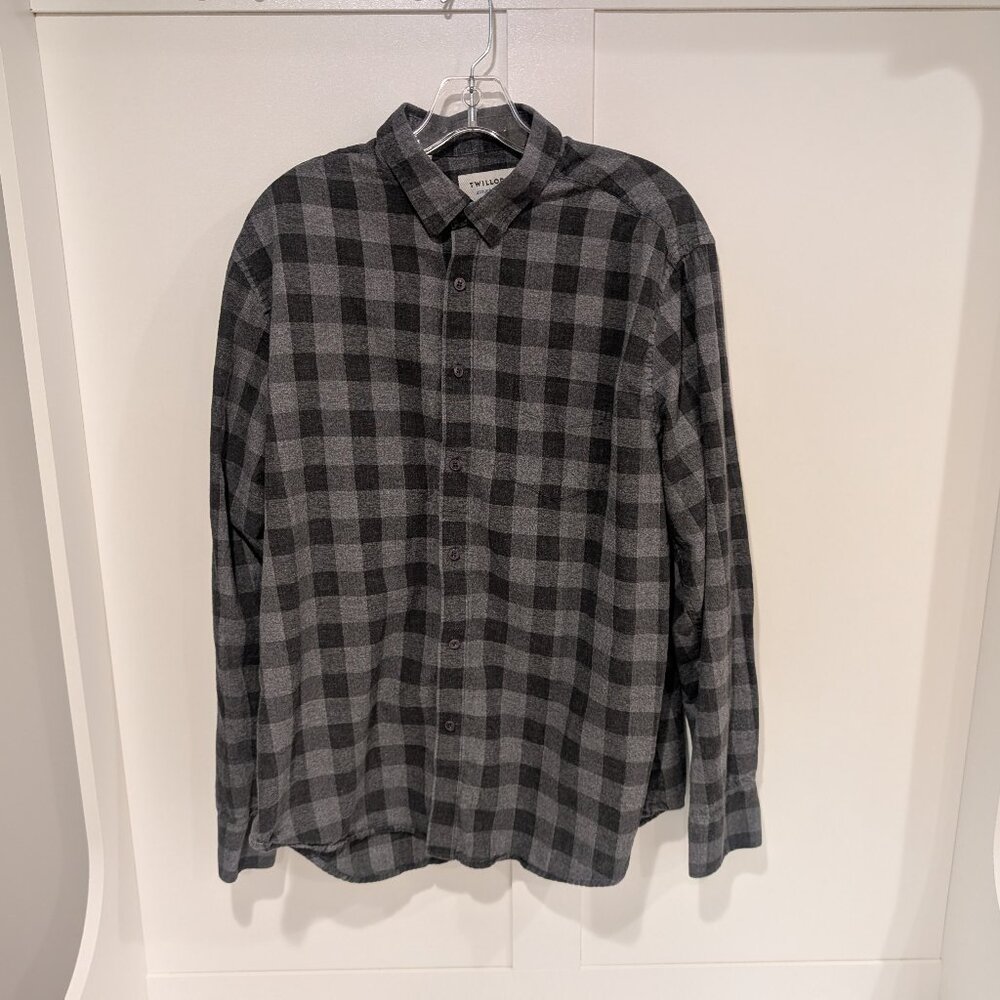 SOLD | Men's Twillory Untuckable Long Sleeve Button Down Shirt, L-XL, Grey